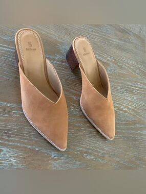 Bill Blass Leather Suede Camel Brown V Block Hill Mules US 7.5